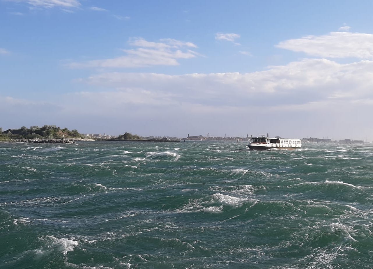 Meteo: Dal pomeriggio fase perturbata in Veneto, vento forte sulla costa