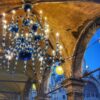 Venezia: Le Procuratie Vecchie brillano con i dodici lampadari di “Murano illumina il Mondo”
