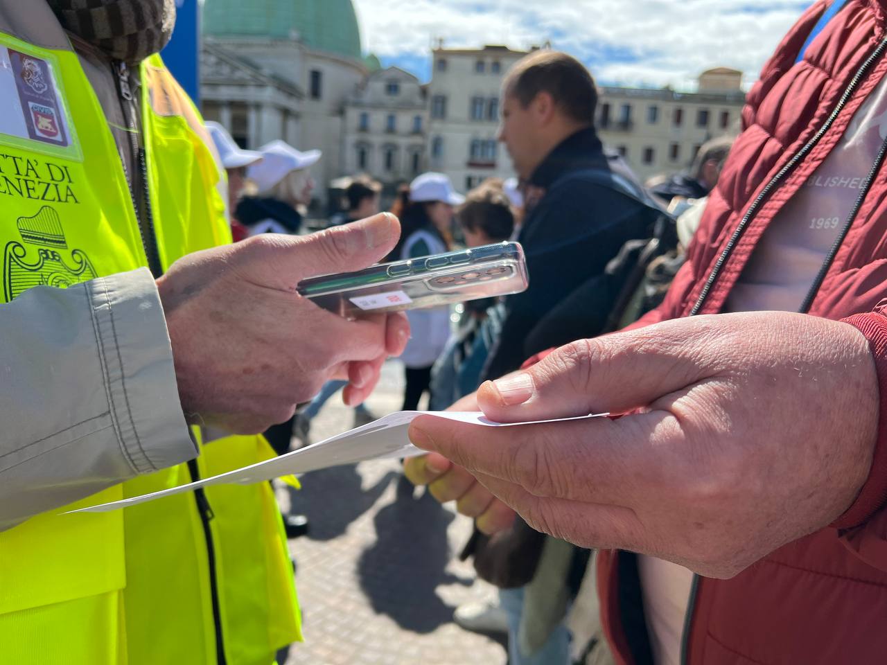 Contributo di accesso a Venezia: 113 mila persone registrate, 15.700 i paganti. Il sindaco: “La gente ha capito, ma adesso serve la Legge Speciale”