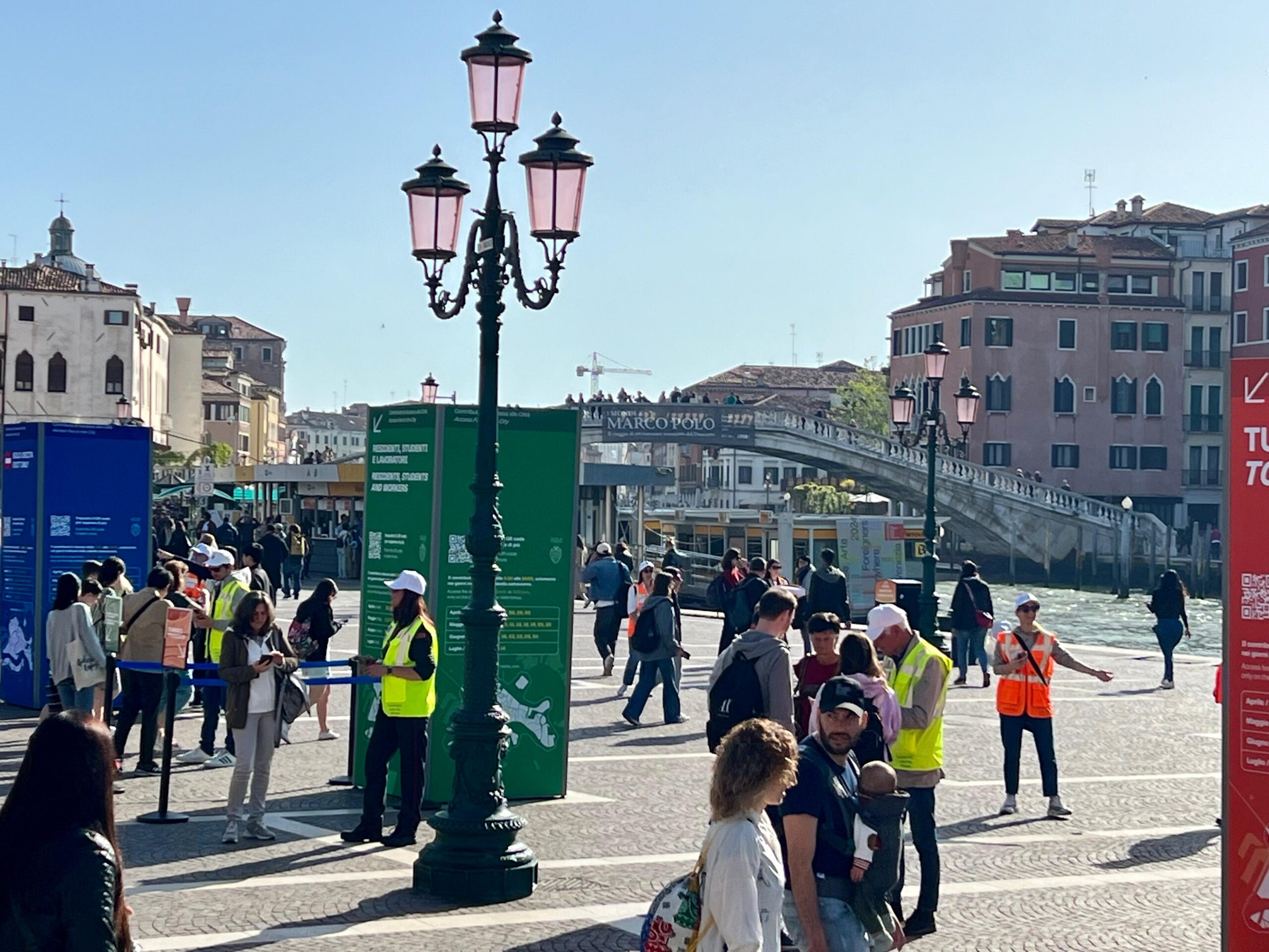 Quinta giornata del contributo di accesso a Venezia: stabili i visitatori giornalieri paganti, confermato il calo rispetto al weekend scorso