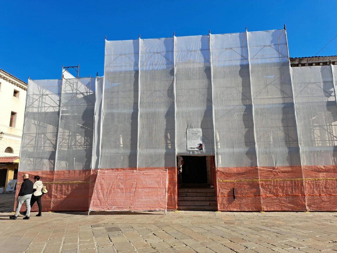 Chioggia, al via il restauro delle facciate della Loggia dei Bandi